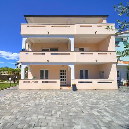 קרק Apartmani Assa Krk מראה חיצוני תמונה