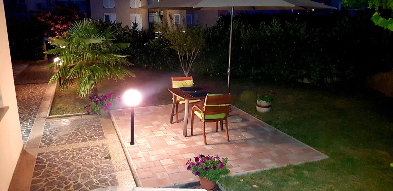 קרק Apartmani Assa Krk מראה חיצוני תמונה