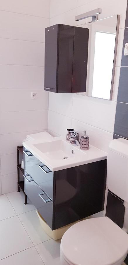 קרק Apartmani Assa Krk מראה חיצוני תמונה