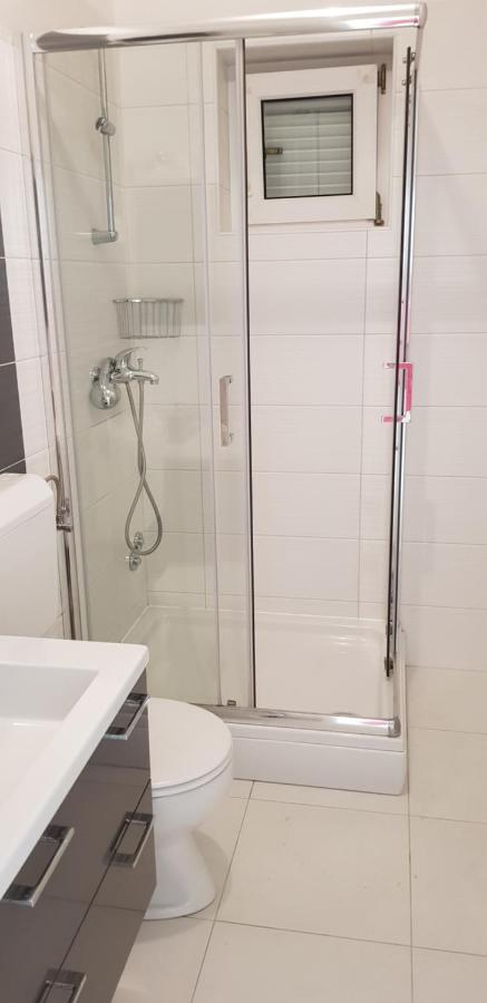 קרק Apartmani Assa Krk מראה חיצוני תמונה
