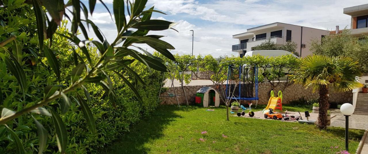 קרק Apartmani Assa Krk מראה חיצוני תמונה
