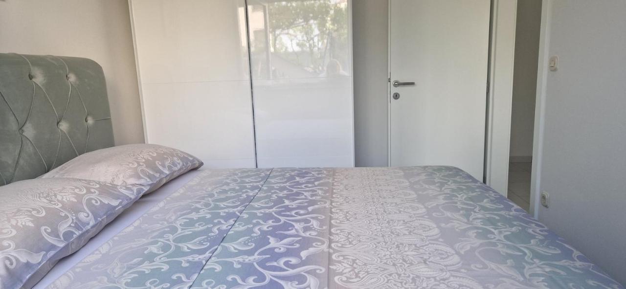 קרק Apartmani Assa Krk מראה חיצוני תמונה