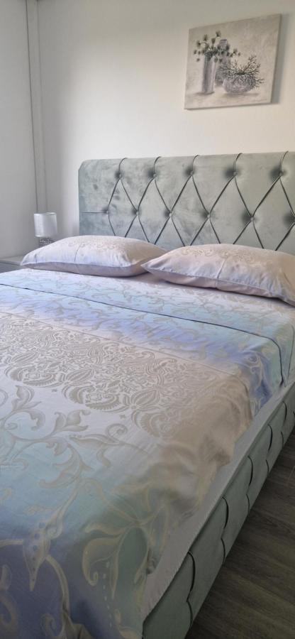 קרק Apartmani Assa Krk מראה חיצוני תמונה