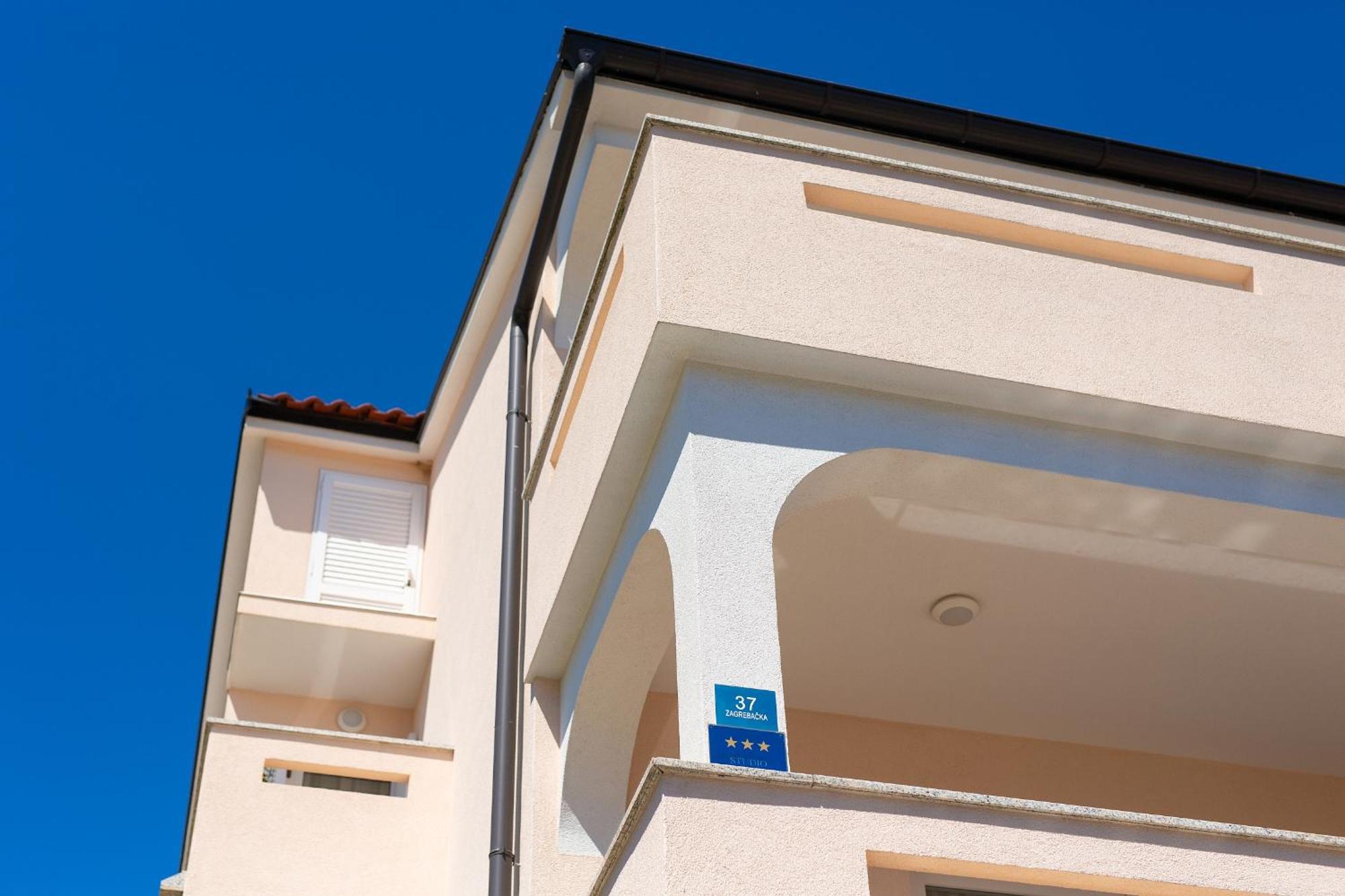 קרק Apartmani Assa Krk מראה חיצוני תמונה