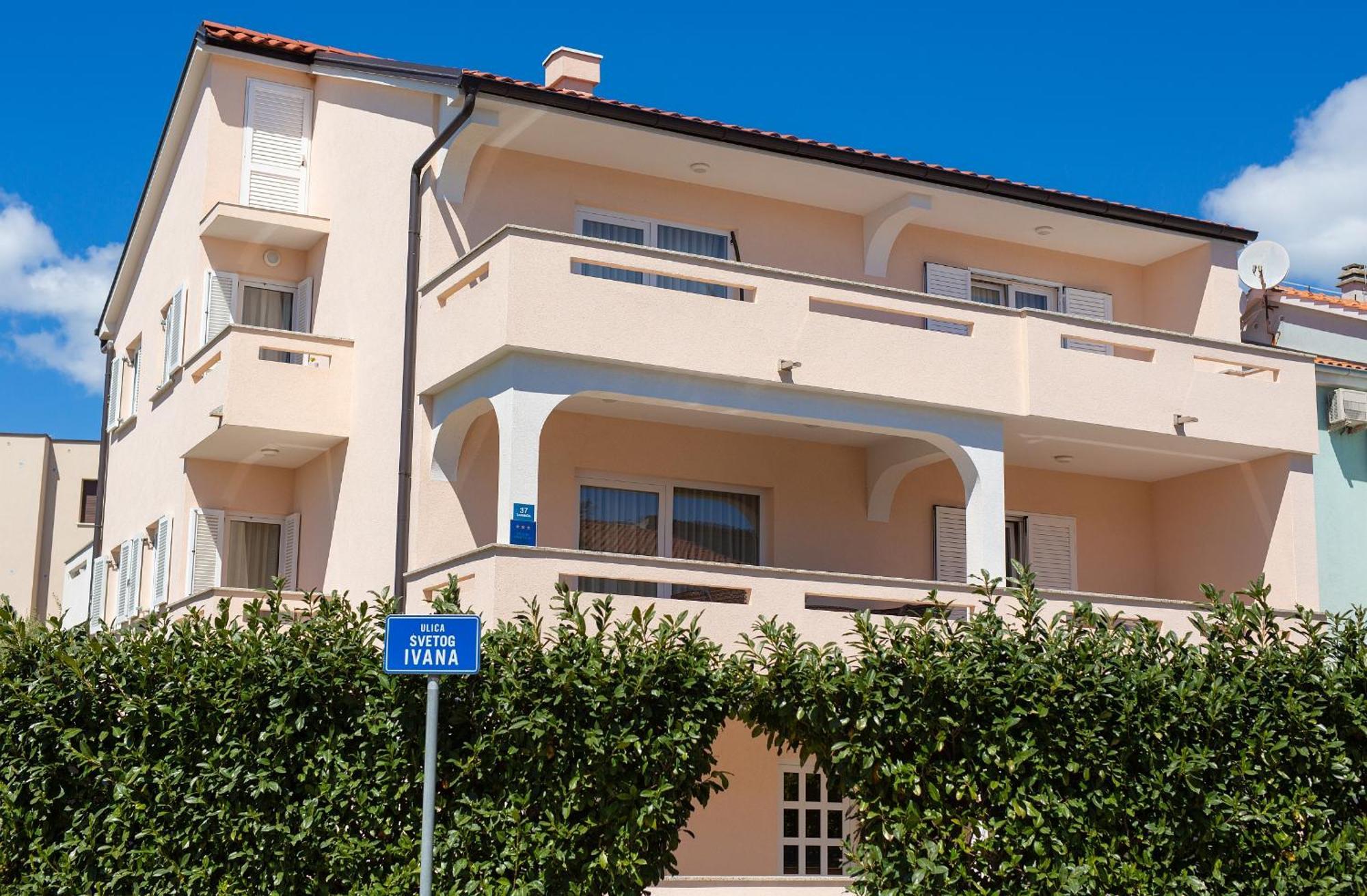 קרק Apartmani Assa Krk מראה חיצוני תמונה